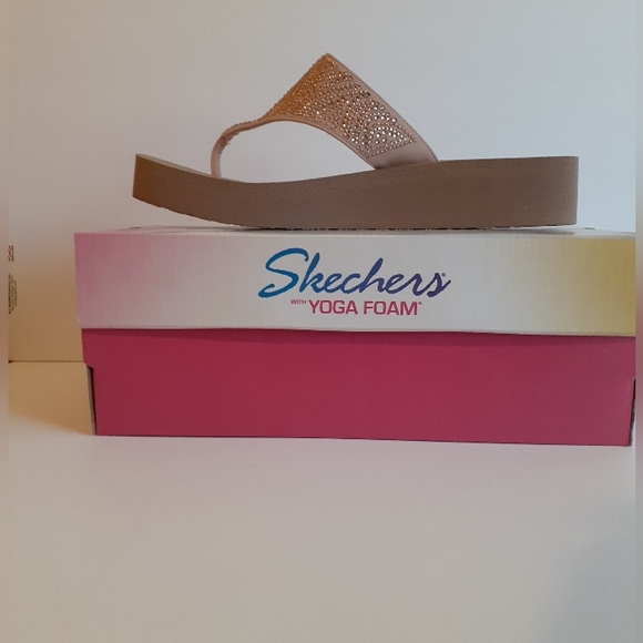 NEW! SKECHERS WITH YOGA FOAM CASUAL SANDALS - Picture 2 of 3